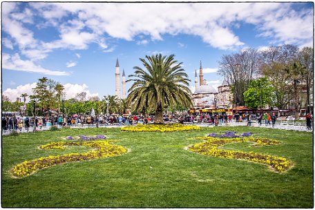 Park between Blue Mosque and Haghia Sophia